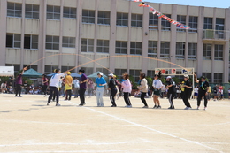 大縄跳び(ホームページ委員会撮影) 大縄跳び