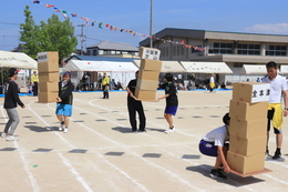 障害物リレー(ホームページ委員会撮影) 障害物リレー