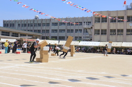 宅配便リレー(ホームページ委員会撮影) 宅配便リレー