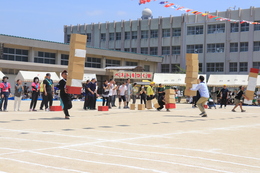 宅配便リレー(ホームページ委員会撮影) 宅配便リレー