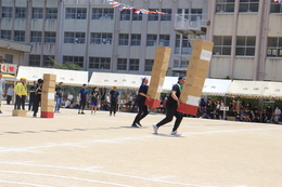 宅配便リレー(ホームページ委員会撮影) 宅配便リレー