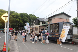 屋台・キッチンカーストリート(ホームページ委員会撮影) 屋台・キッチンカーストリート
