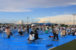 イートスペースも席が埋まってきました(ホームページ委員会撮影) イートスペースも席が埋まってきました