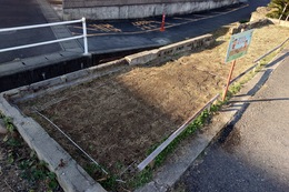 児童が帰った後で水やりして作業完了しました(衛生組合協議会撮影) 児童が帰った後で水やりして作業完了しました