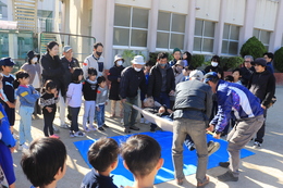大人が乗っても大丈夫です(ホームページ委員会撮影) 大人が乗っても大丈夫です