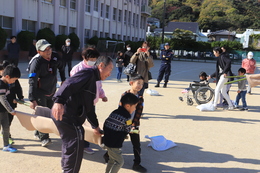 どっちが勝っているのかな?(ホームページ委員会撮影) どっちが勝っているのかな?
