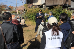 警察に要保護通報する際の訓練です(ホームページ委員会撮影) 警察に要保護通報する際の訓練です