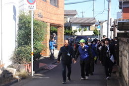 釣西地区を歩いてきます(ホームページ委員会撮影) 釣西地区を歩いてきます