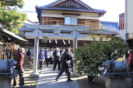 天神会館前の声かけポイント(ホームページ委員会撮影) 天神会館前の声かけポイント