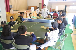 卓球バレー競技の様子(ホームページ委員会撮影) 卓球バレー競技の様子