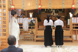 神事の様子(ホームページ委員会撮影) 神事の様子