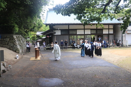 百手の神事の様子(ホームページ委員会撮影) 百手の神事の様子