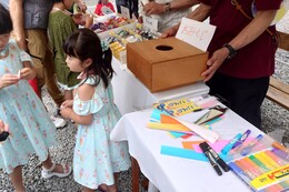 17:45頃のおみくじ売り場(ホームページ委員会撮影) 17:45頃のおみくじ売り場