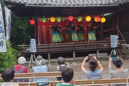 18:00〜神楽殿でハワイアンダンス・プアナニアロハ(ホームページ委員会撮影) 18:00〜神楽殿でハワイアンダンス・プアナニアロハ