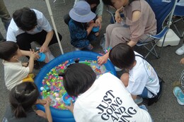 18:45頃の参道の様子(ホームページ委員会撮影) 18:45頃の参道の様子