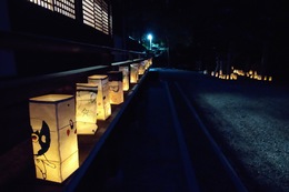 提灯展示の様子(ホームページ委員会撮影) 提灯展示の様子