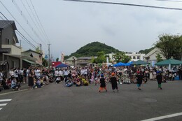 16:00〜大鳥居前でダンスチームSister&ESS(ホームページ委員会撮影) 16:00〜大鳥居前でダンスチームSister&ESS