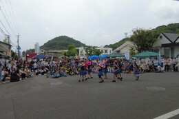 16:00〜大鳥居前でダンスチームSister&ESS(ホームページ委員会撮影) 16:00〜大鳥居前でダンスチームSister&ESS
