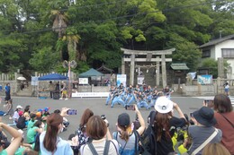 16:00〜大鳥居前でダンスチームSister&ESS(ホームページ委員会撮影) 16:00〜大鳥居前でダンスチームSister&ESS
