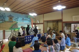 16:30〜氏子会館で円座人形浄瑠璃香翠座デコ芝居(ホームページ委員会撮影) 16:30〜氏子会館で円座人形浄瑠璃香翠座デコ芝居