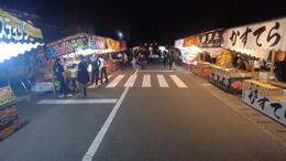 昨年は一軒も無かった宵祭りの夜店が出ていました(平賀北秋祭り実行委員会撮影) 昨年は一軒も無かった宵祭りの夜店が出ていました