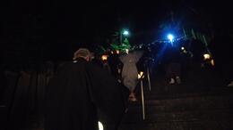 本殿に向かいます(平賀北秋祭り実行委員会撮影) 本殿に向かいます