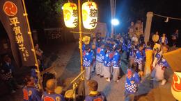 外では獅子舞(平賀北秋祭り実行委員会撮影) 外では獅子舞