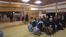 神事には香西・鬼無・下笠居の頭人が揃います(平賀北秋祭り実行委員会撮影) 神事には香西・鬼無・下笠居の頭人が揃います