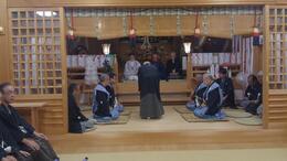 宵祭りでは頭人さんは烏帽子を被っていません(平賀北秋祭り実行委員会撮影) 宵祭りでは頭人さんは烏帽子を被っていません