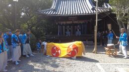 当人の前での獅子舞(平賀北秋祭り実行委員会撮影) 当人の前での獅子舞