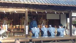 神事の様子(平賀北秋祭り実行委員会撮影) 神事の様子