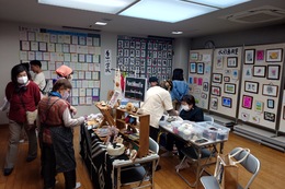 作品展(中会議室)(ホームページ委員会撮影) 作品展(中会議室)