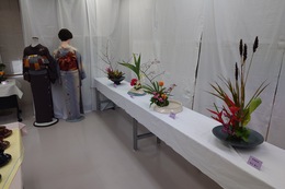 作品展(図書室)(ホームページ委員会撮影) 作品展(図書室)