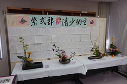 作品展(図書室)(ホームページ委員会撮影) 作品展(図書室)