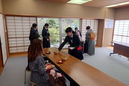 お茶席(ホームページ委員会撮影) お茶席