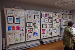 作品展(中会議室)(ホームページ委員会撮影) 作品展(中会議室)