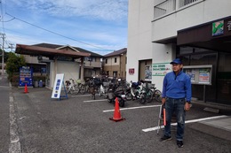 駐車場係(ホームページ委員会撮影) 駐車場係