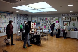 作品展(中会議室)(ホームページ委員会撮影) 作品展(中会議室)