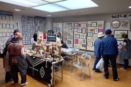 作品展(中会議室)(ホームページ委員会撮影) 作品展(中会議室)