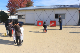 消火器訓練(ホームページ委員会撮影) 消火器訓練