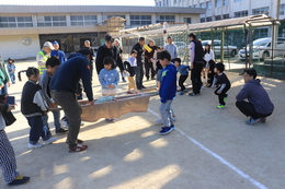 避難誘導訓練(ホームページ委員会撮影) 避難誘導訓練