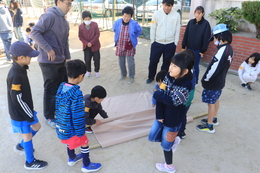 避難誘導訓練(ホームページ委員会撮影) 避難誘導訓練
