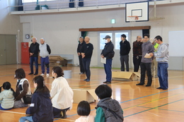 お世話して頂いた自主防災会の皆さん(ホームページ委員会撮影) お世話して頂いた自主防災会の皆さん