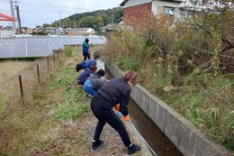 女性陣も大活躍(平賀北東部環境衛生組合撮影) 女性陣も大活躍