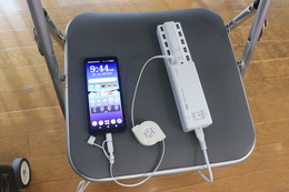 スマホ充電器(ホームページ委員会(記録係)撮影) スマホ充電器