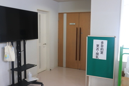 AM9:00コミセンでは避難者の受け入れ準備が始まりました(ホームページ委員会(記録係)撮影) AM9:00コミセンでは避難者の受け入れ準備が始まりました