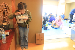 非常食の試食(ホームページ委員会(記録係)撮影) 非常食の試食