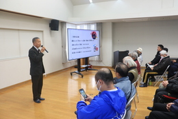 笹原市議の講評(ホームページ委員会(記録係)撮影) 笹原市議の講評