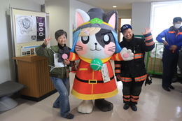 藤野消防士の防災ラップとけすにゃんの様子は動画でご覧ください(ホームページ委員会(記録係)撮影) 藤野消防士の防災ラップとけすにゃんの様子は動画でご覧ください