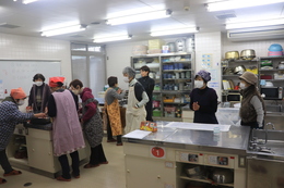 炊き出し準備(ホームページ委員会(記録係)撮影) 炊き出し準備